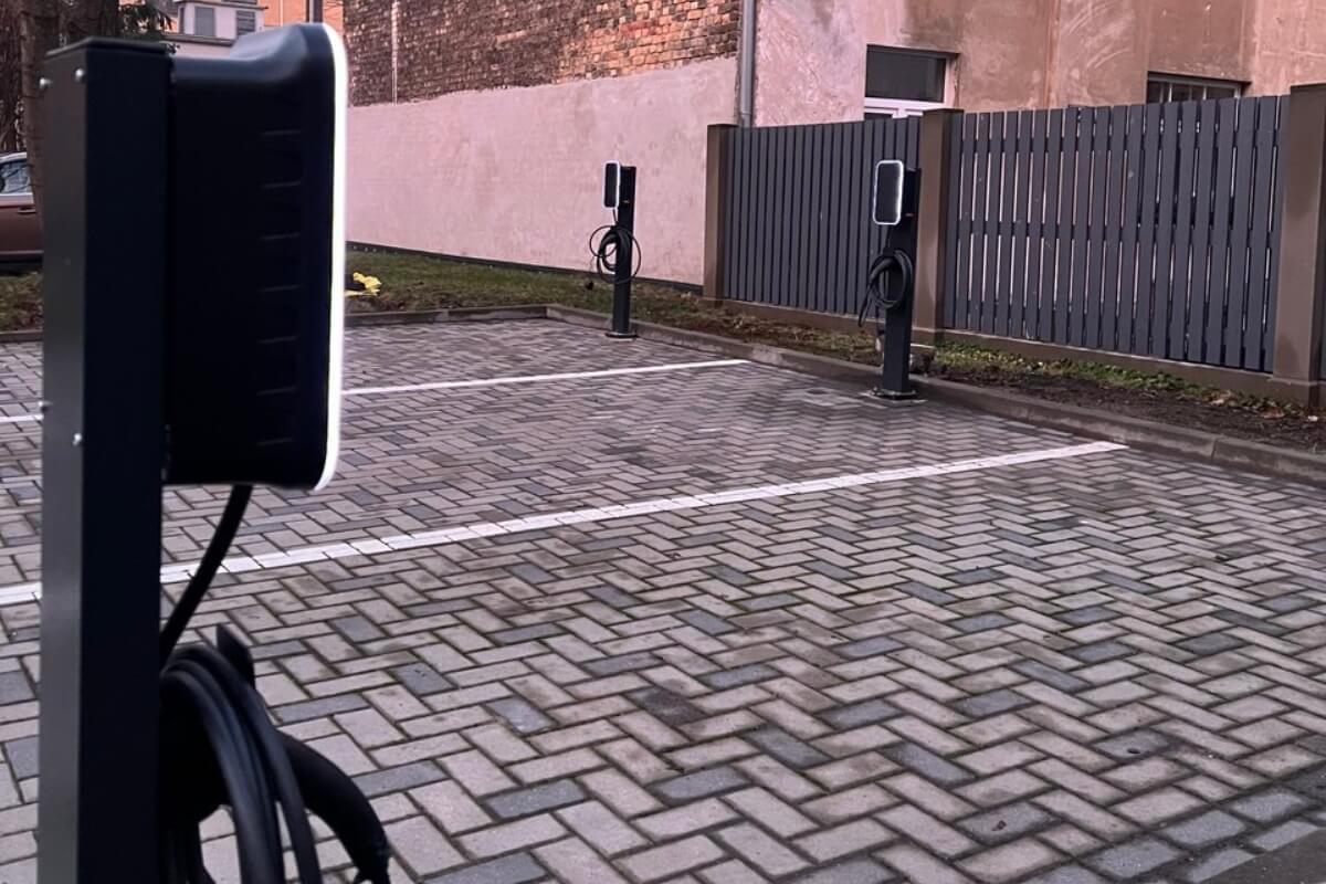 Elektroauto uzlāde daudzdzīvokļu namos