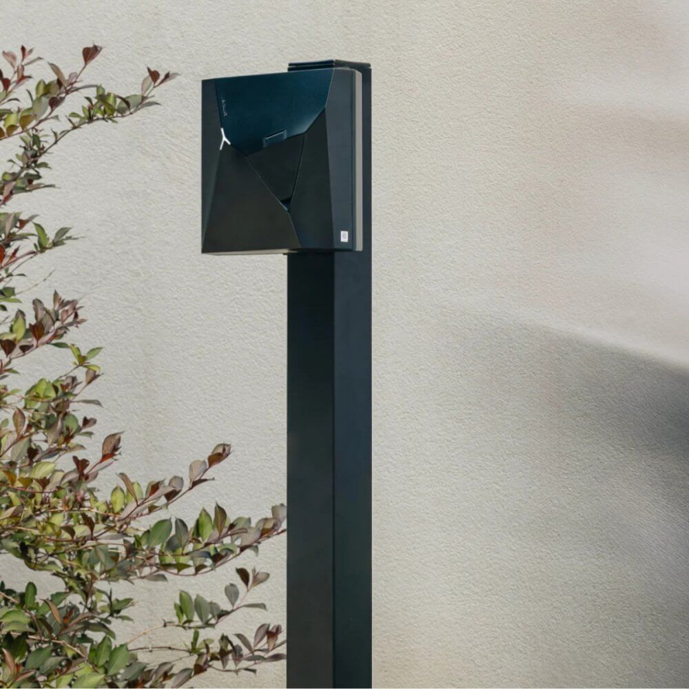 Uzlādes stacija ar statīvu